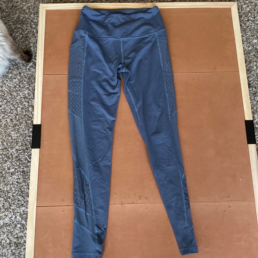 Victoria Sport leggings, Size Small